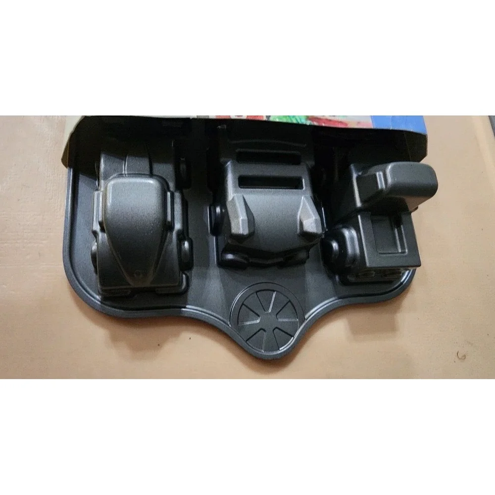 Nordic Ware Classic Car Automobile Cup Cake Baking Pan W/‎ 8 Car Molds VTG FUN